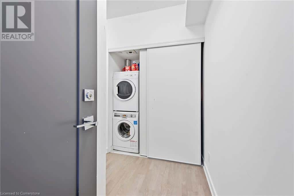 57 ST JOSEPH Street Unit# 206 — Toronto, Ontario - Photo 4 of 32