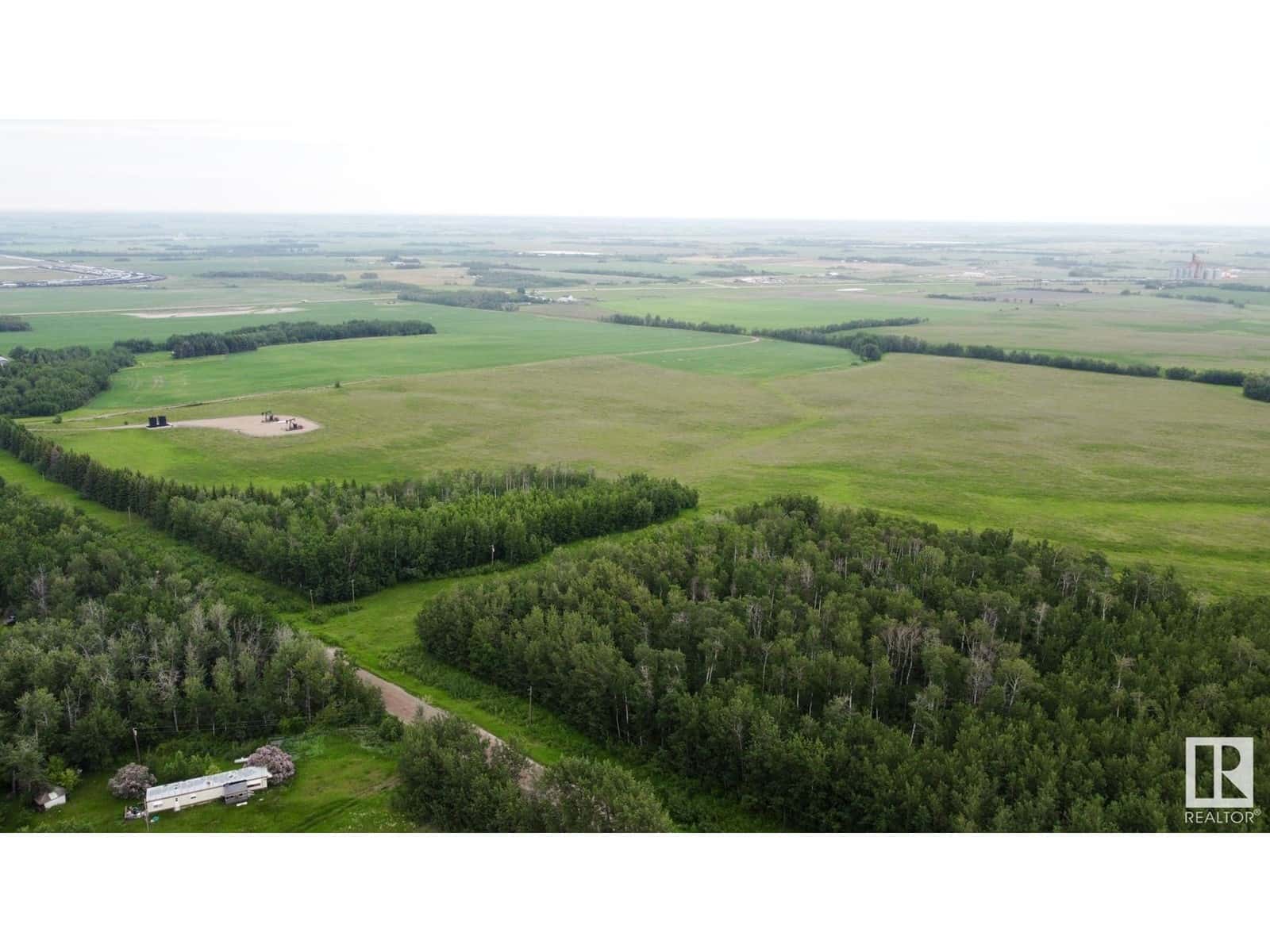 553YY Range Road 201 — Rural Lamont County, Alberta - Photo 4 of 12