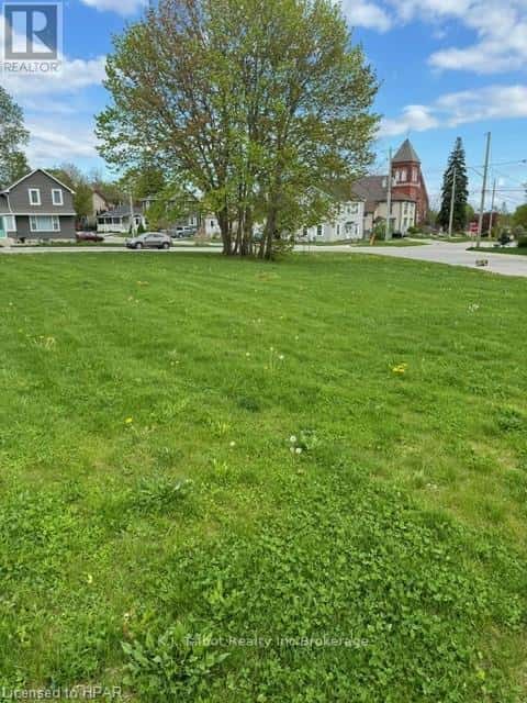 84 KING STREET — Central Huron (Clinton), Ontario - Photo 2 of 6