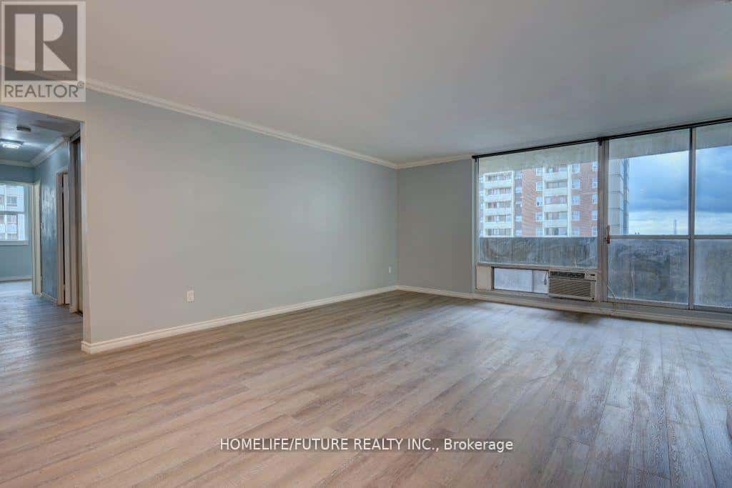 2519 - 5 MASSEY SQUARE — Toronto (Crescent Town), Ontario - Photo 4 of 26