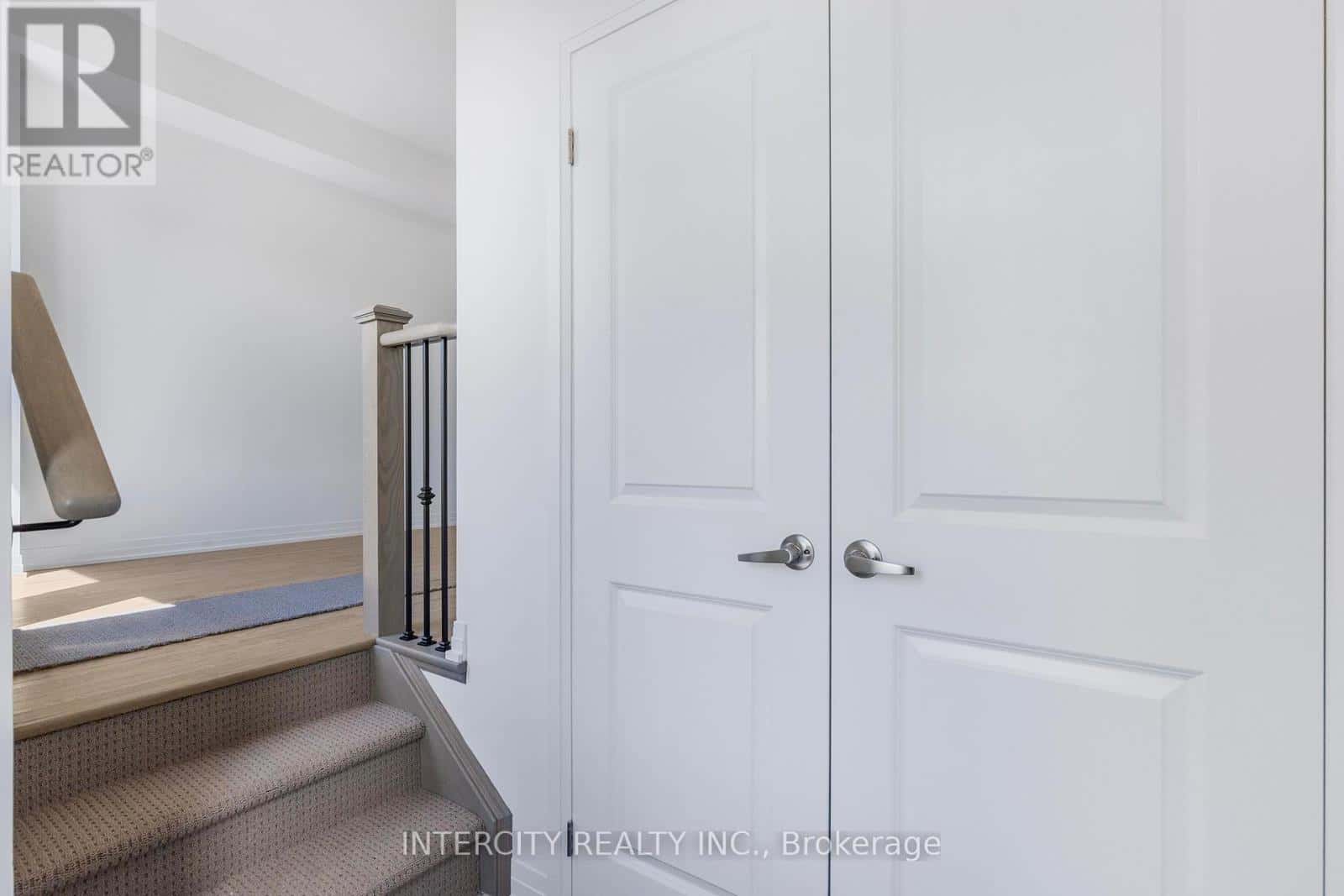 327 QUEBEC STREET — Clearview (Stayner), Ontario - Photo 3 of 19