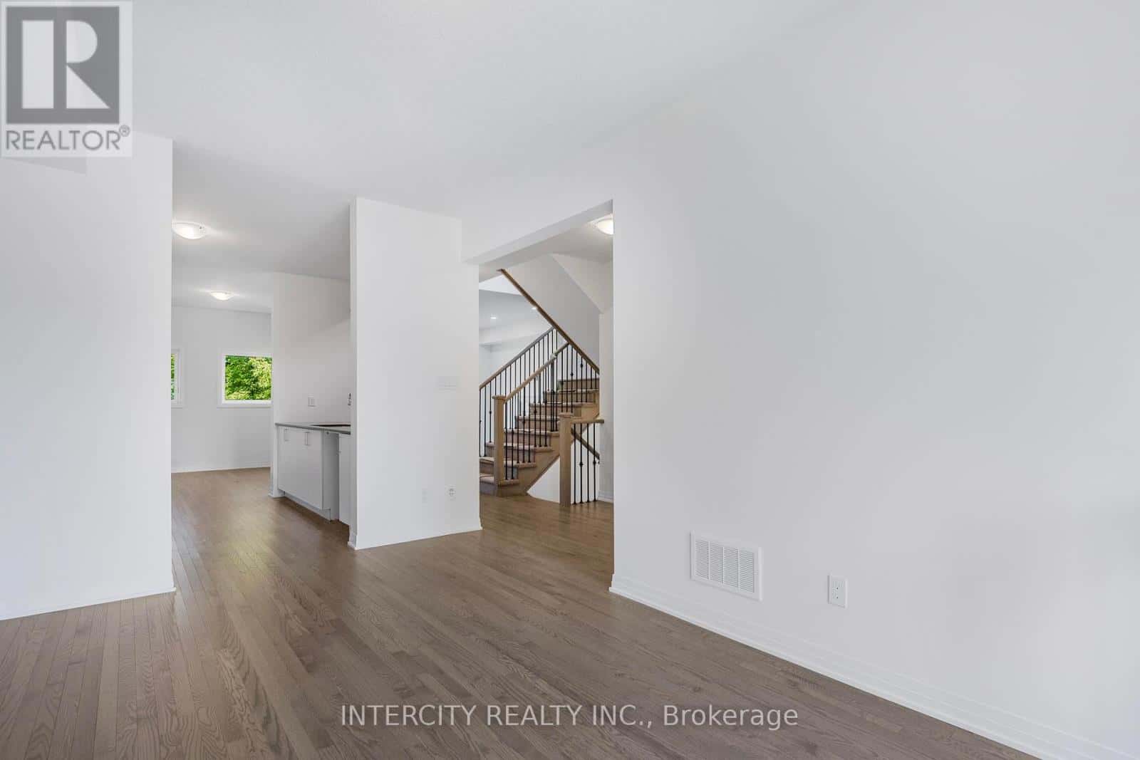 327 QUEBEC STREET — Clearview (Stayner), Ontario - Photo 5 of 19