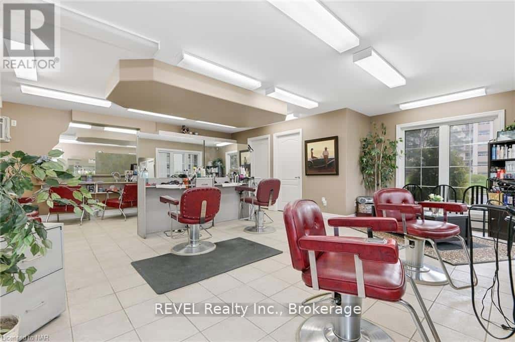 407 VINE STREET — St. Catharines (Vine/Linwell), Ontario - Photo 4 of 18