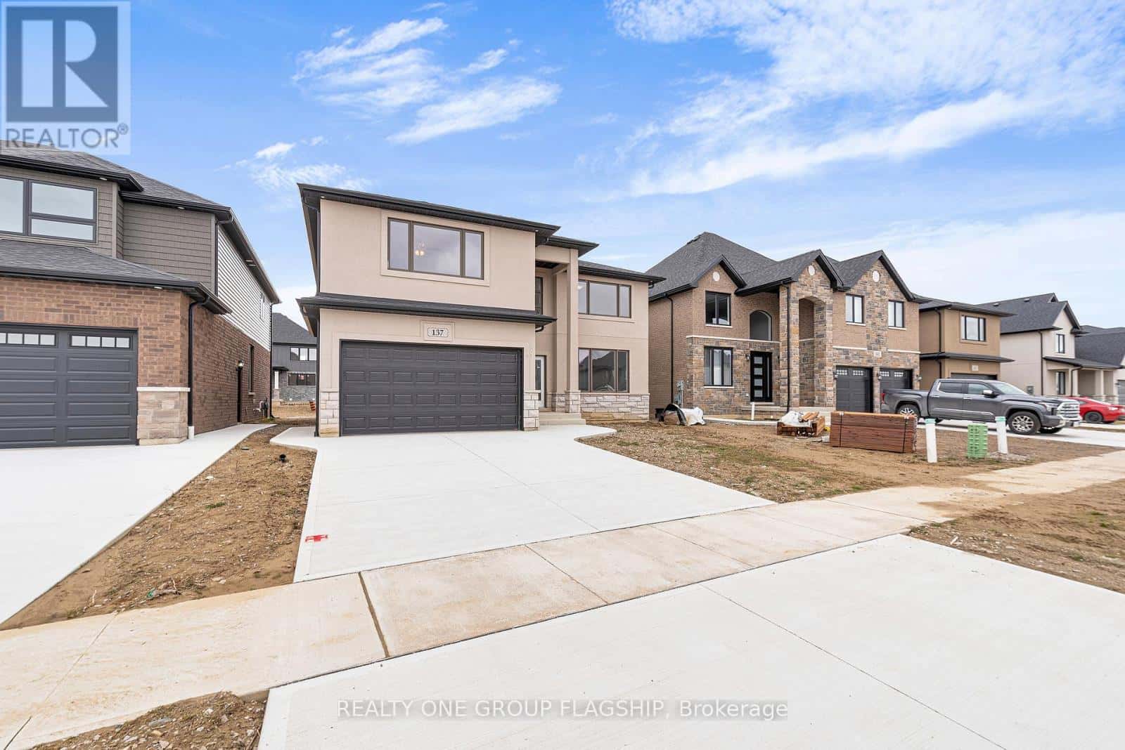 137 TUSCANY TRAIL — Chatham-Kent (Chatham), Ontario - Photo 2 of 40