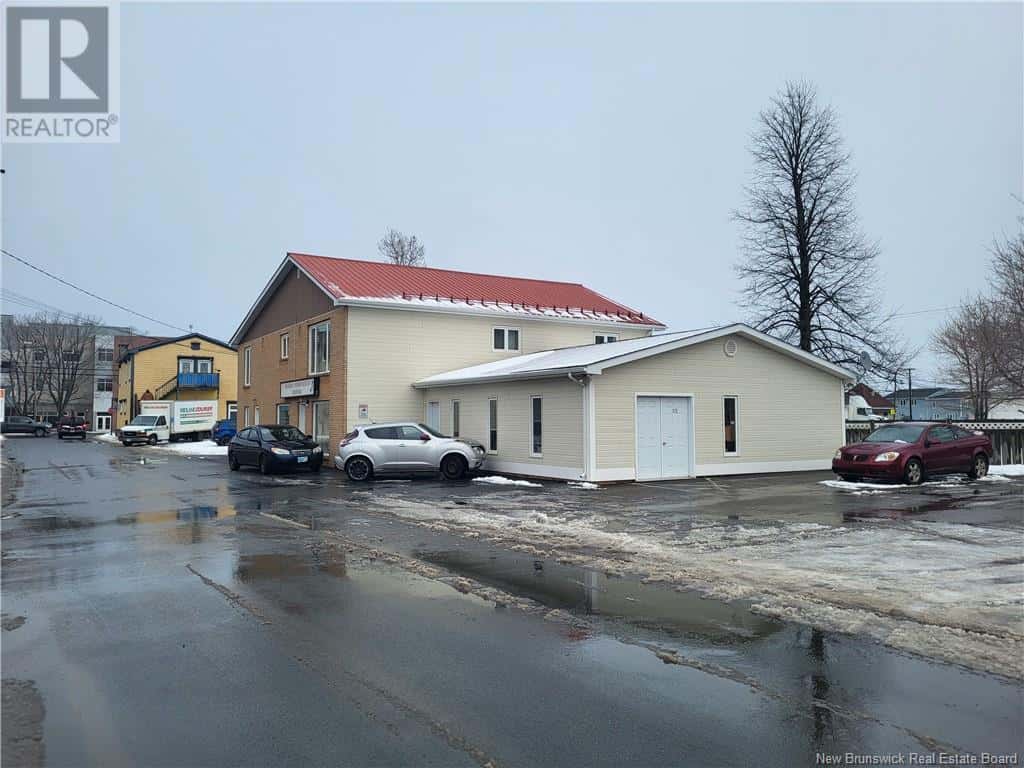 140 10 Eme Street — Shippagan, New Brunswick - Photo 2 of 5