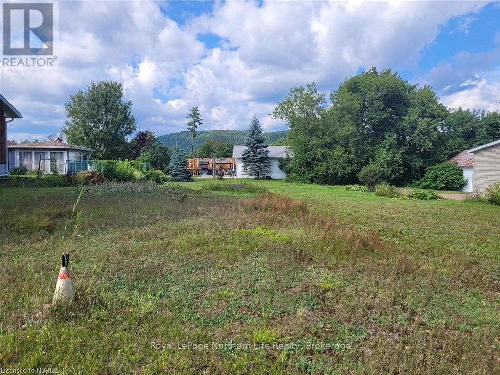 383 PARK STREET — Mattawa, Ontario - Main photo