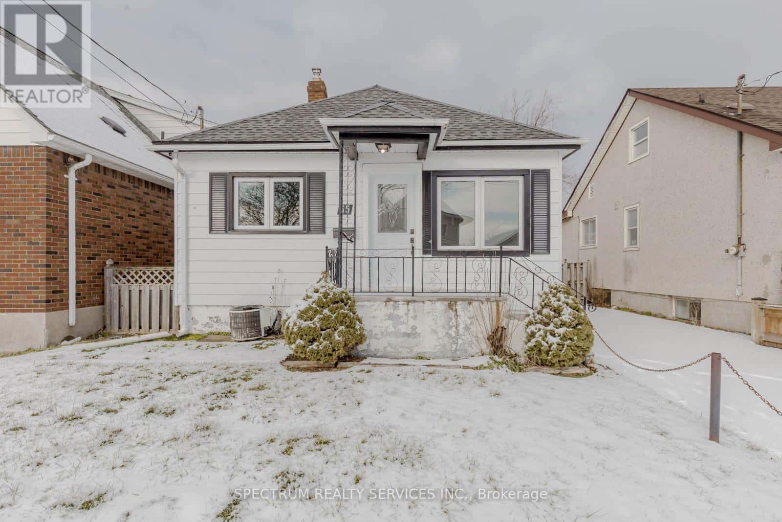 55 HAMILTON STREET — St. Catharines (Western Hill), Ontario - Photo 2 of 28