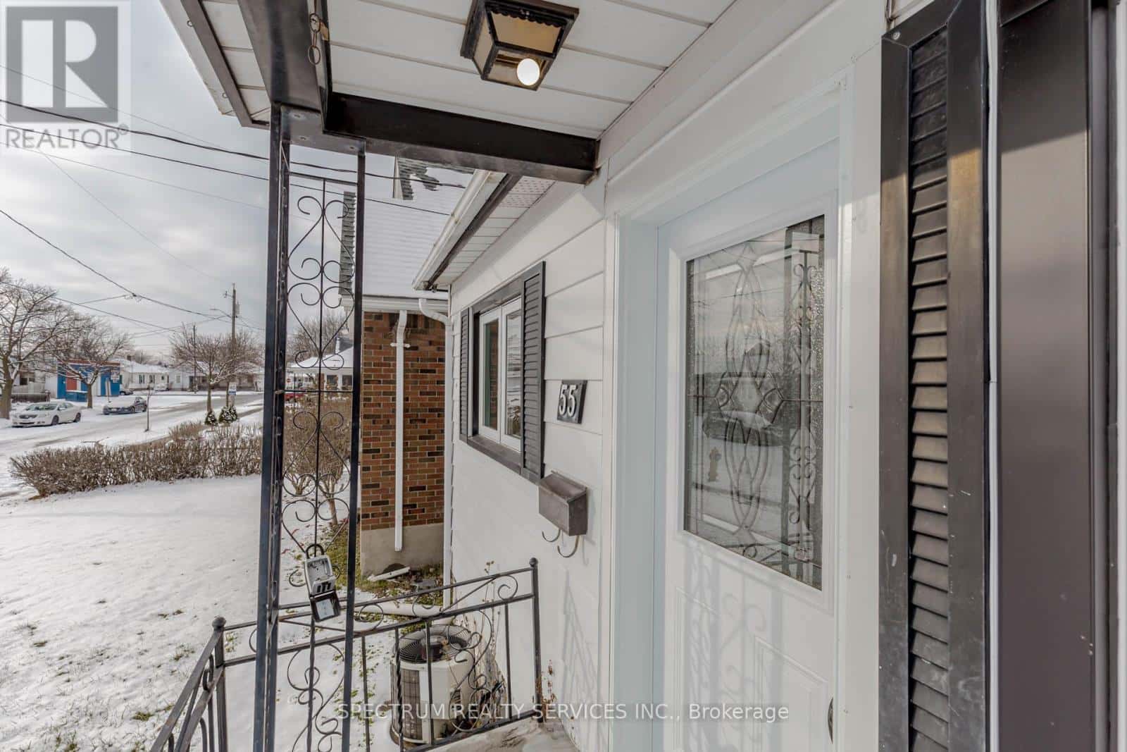 55 HAMILTON STREET — St. Catharines (Western Hill), Ontario - Photo 3 of 28