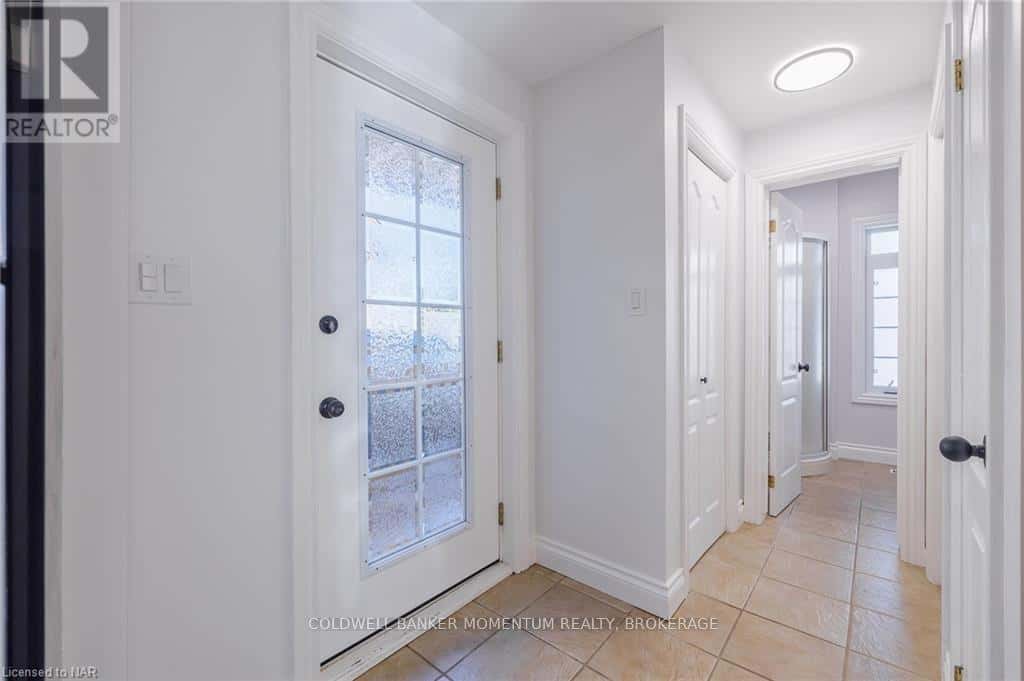 255A LAKESHORE ROAD — St. Catharines (Lakeshore), Ontario - Photo 4 of 40