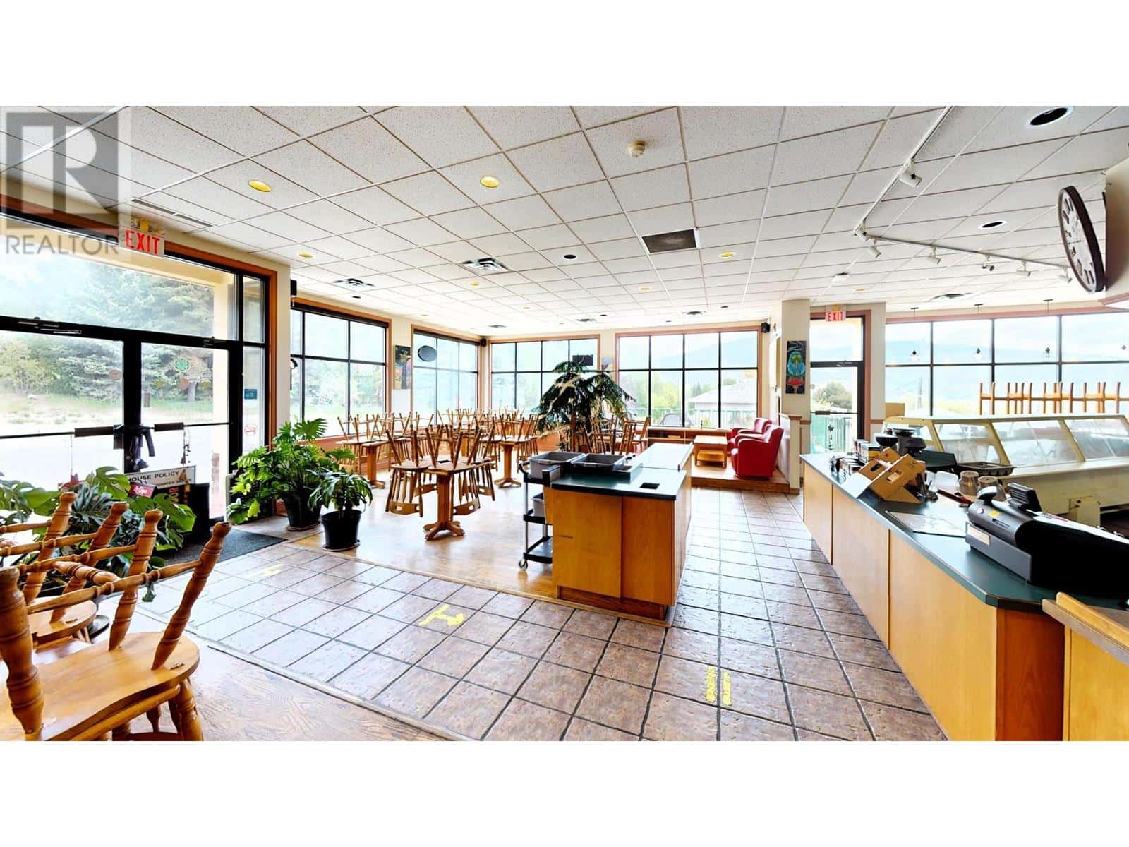 760 Schofield Highway — Warfield, British Columbia - Photo 4 of 36