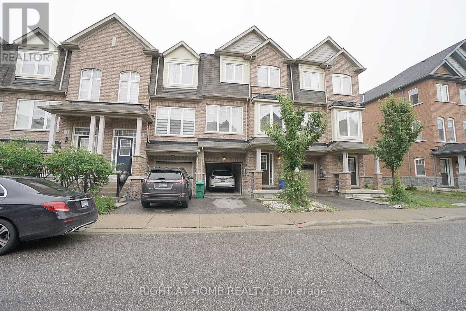 15 MAGDALENE CRESCENT — Brampton (Heart Lake), Ontario - Main photo