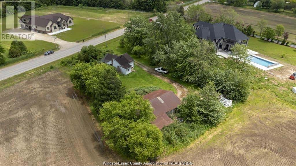 5075 NORTH TALBOT ROAD — Tecumseh, Ontario - Photo 2 of 4