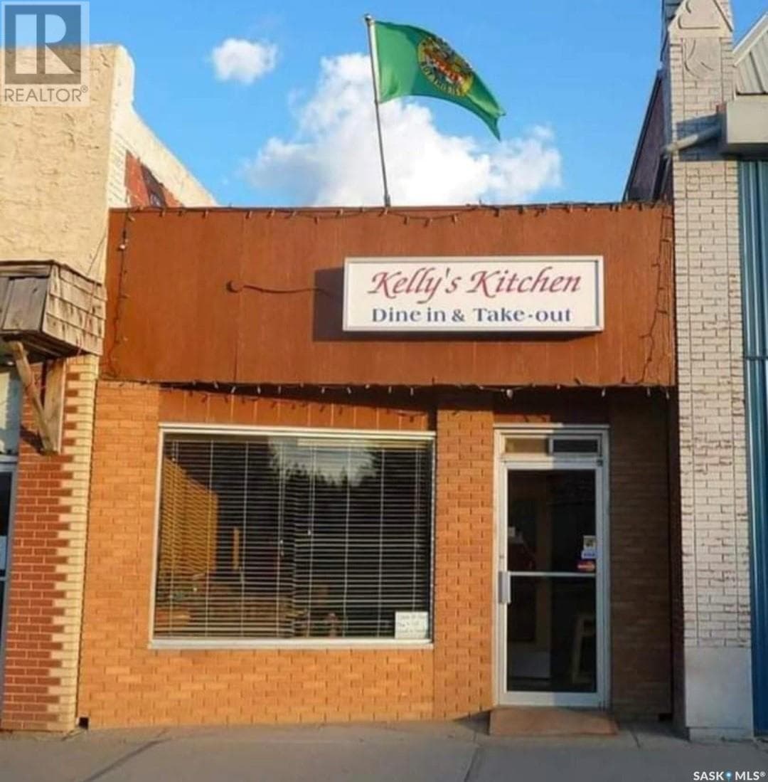 221 Main STREET — Biggar, Saskatchewan - Main photo