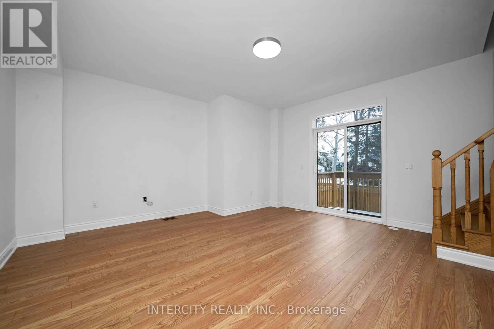 20 TARMOLA PARK COURT — Toronto (Humber Summit), Ontario - Photo 5 of 31