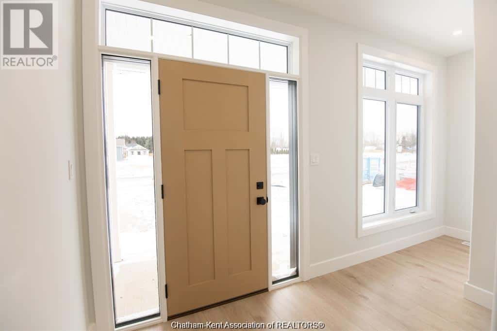 43 DEMALL DRIVE — Dresden, Ontario - Photo 2 of 25