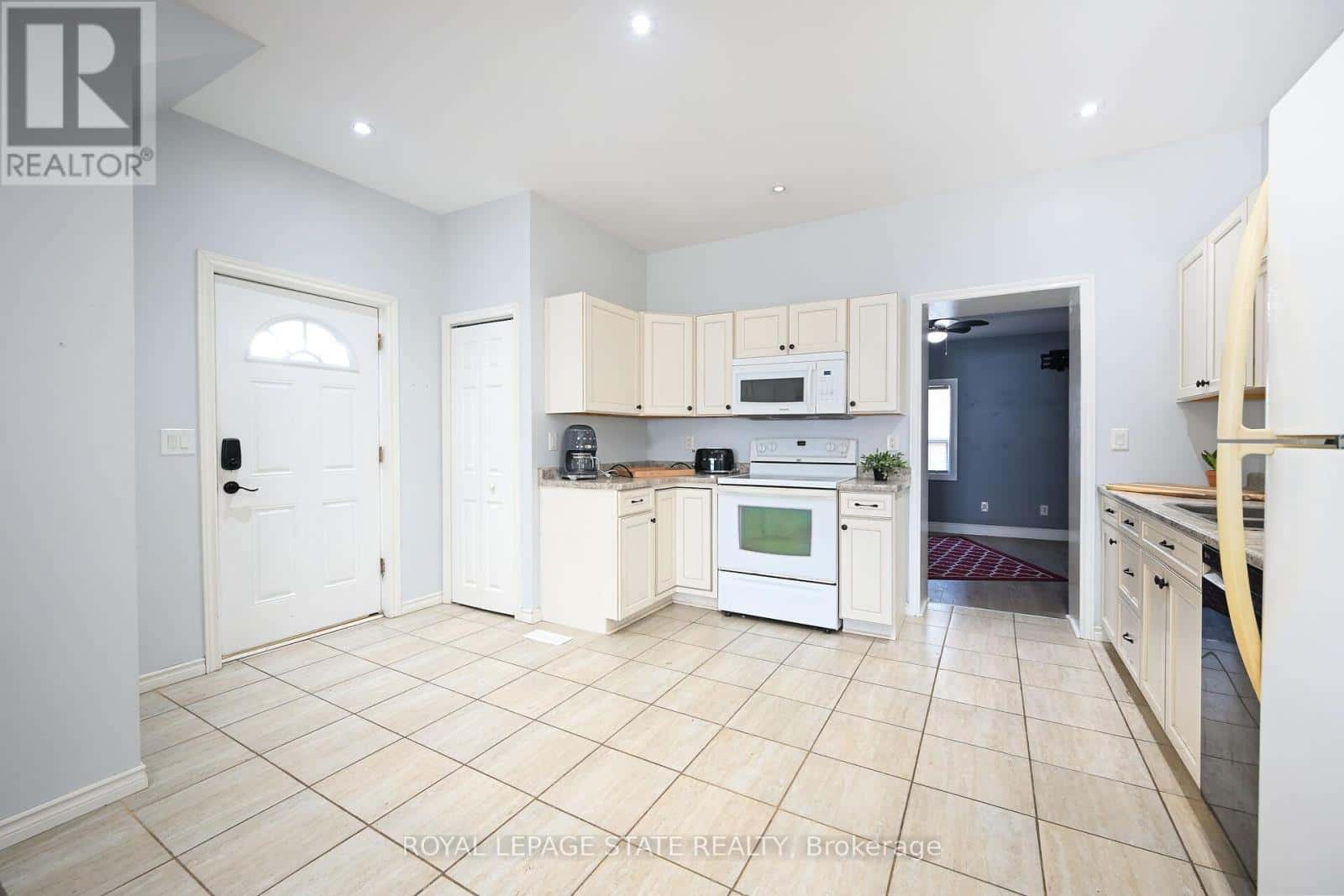 200 KENSINGTON AVENUE N — Hamilton (Crown Point), Ontario - Photo 3 of 40