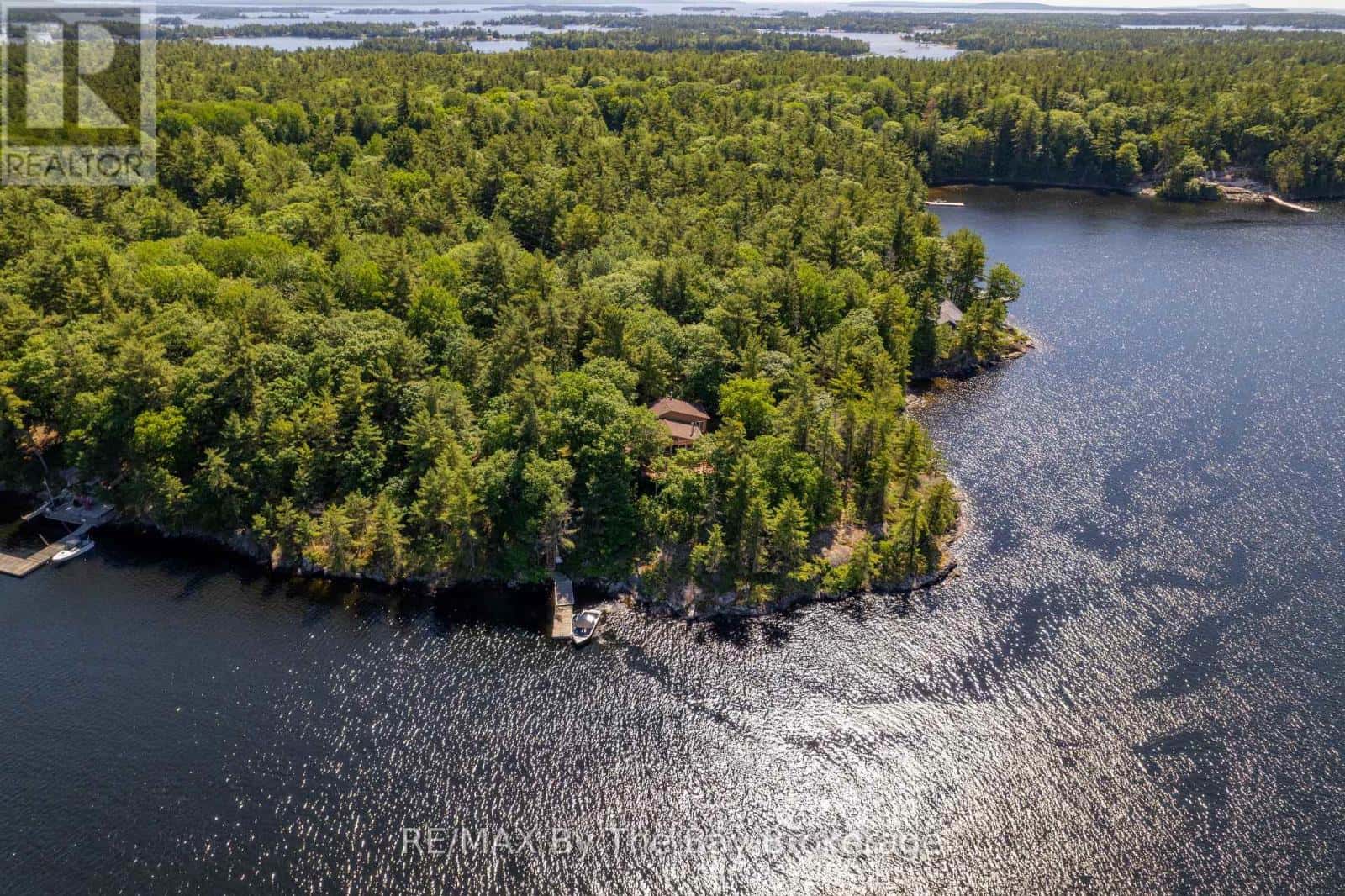 3140 ISLAND 1810 — Georgian Bay (Gibson), Ontario - Photo 2 of 29