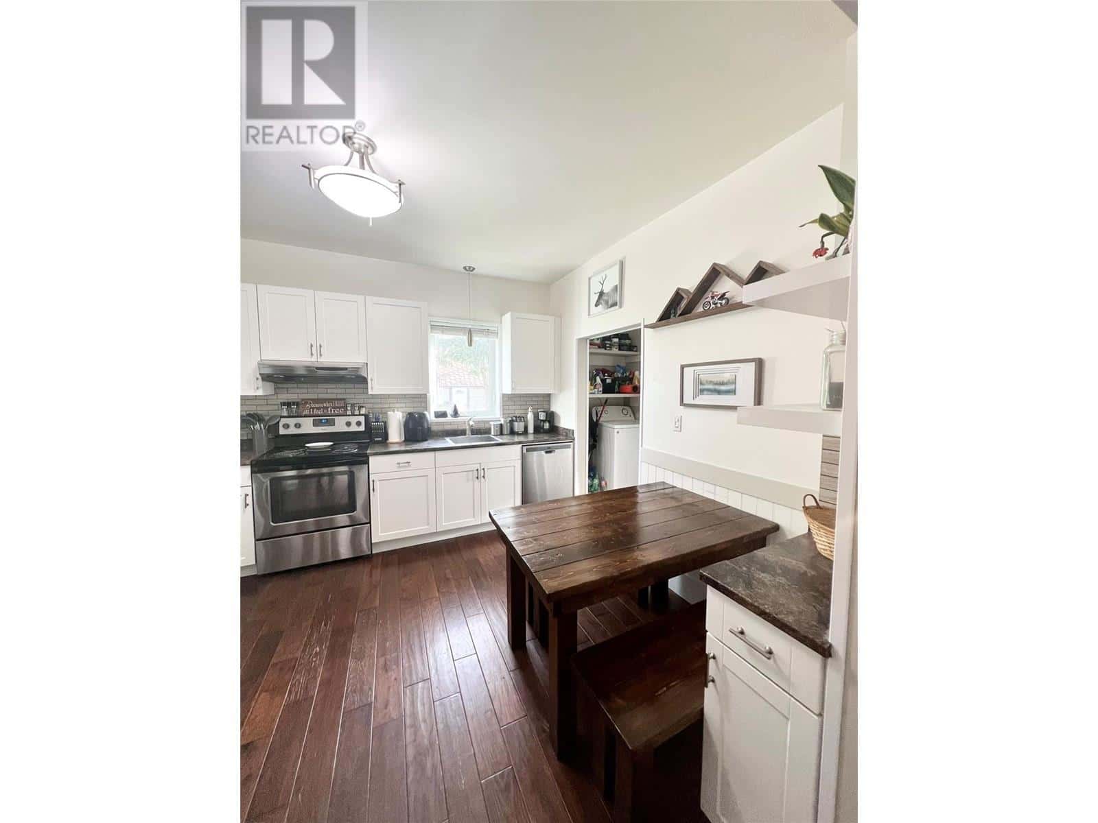 1902 Nicola Avenue — Merritt, British Columbia - Photo 4 of 31