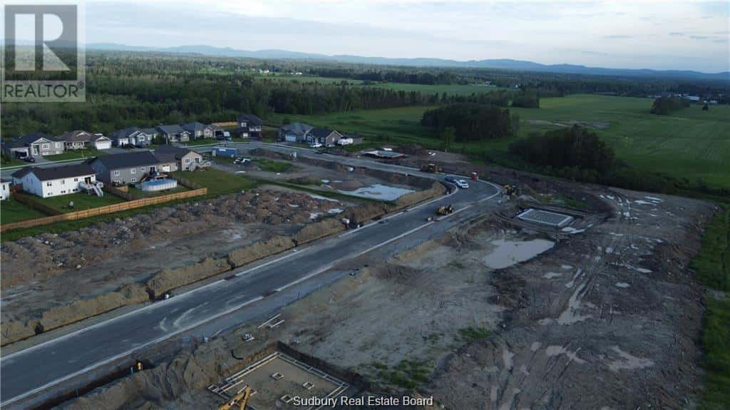 4304 Larocque Avenue — Val Caron, Ontario - Photo 2 of 13