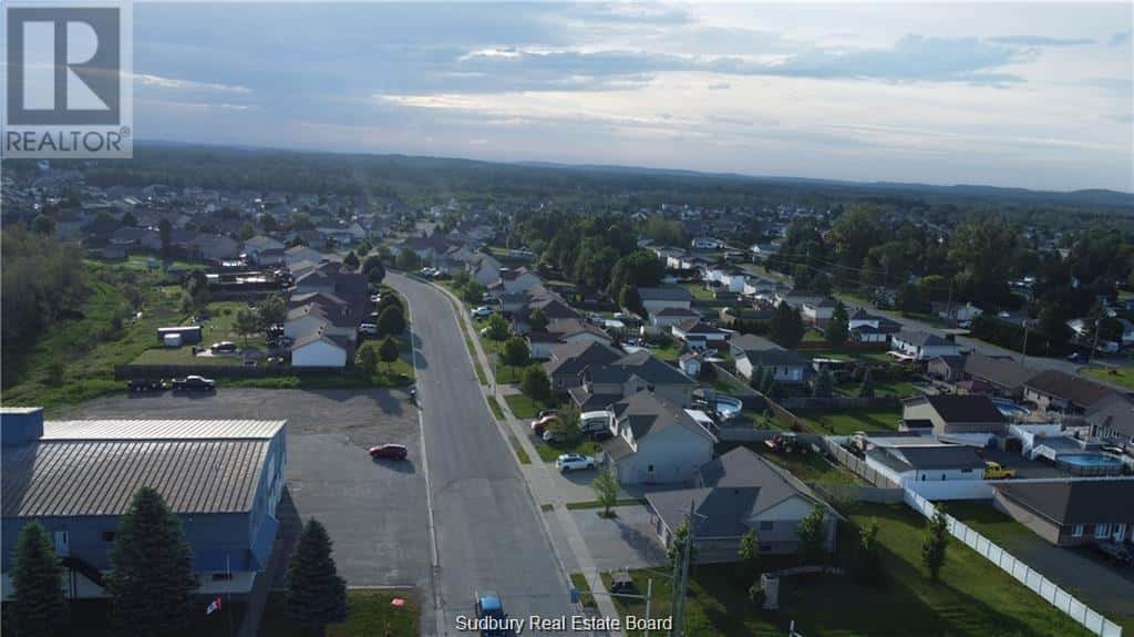 4304 Larocque Avenue — Val Caron, Ontario - Photo 5 of 13