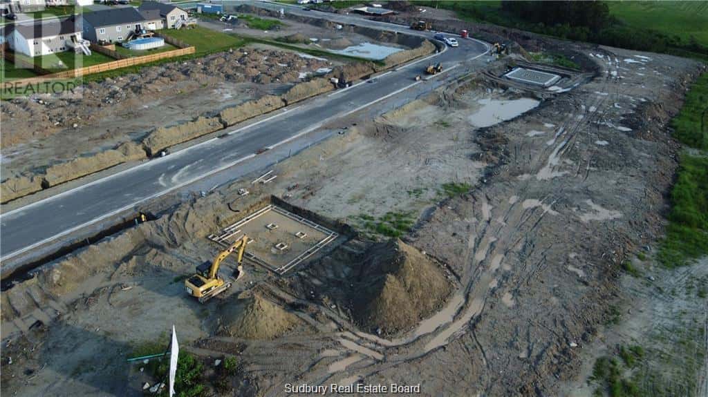 4319 Larocque Avenue — Val Caron, Ontario - Photo 3 of 13