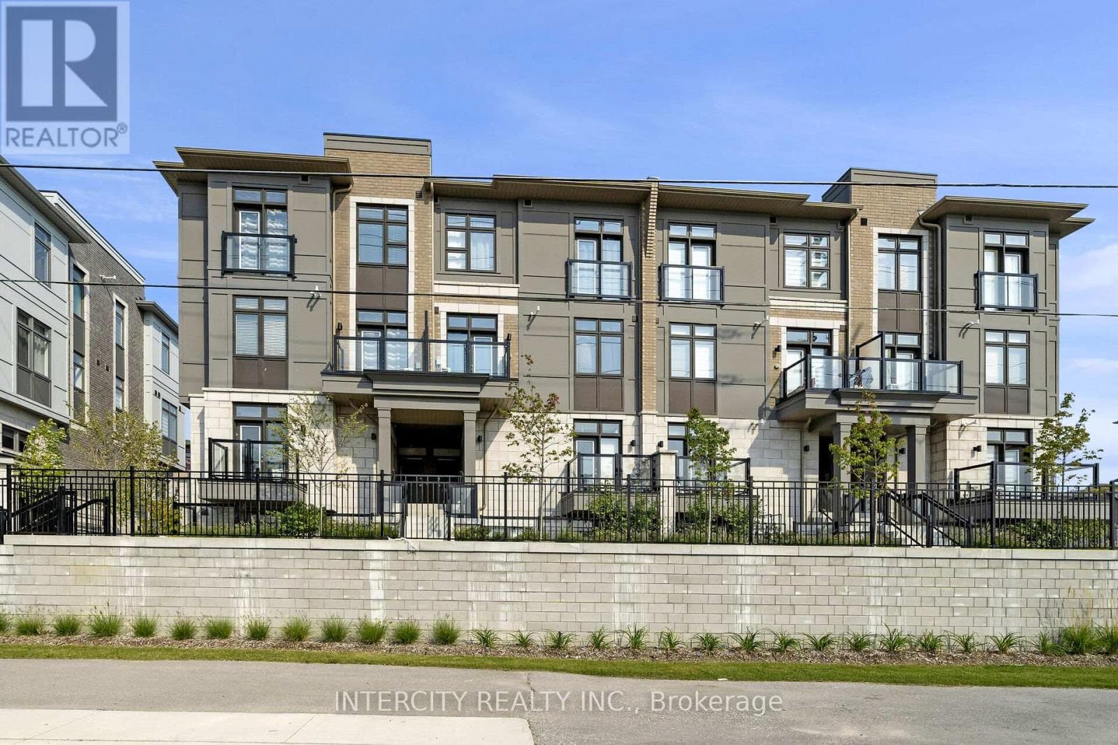 205 - 30 HALLIFORD PLACE — Brampton (Goreway Drive Corridor), Ontario - Main photo
