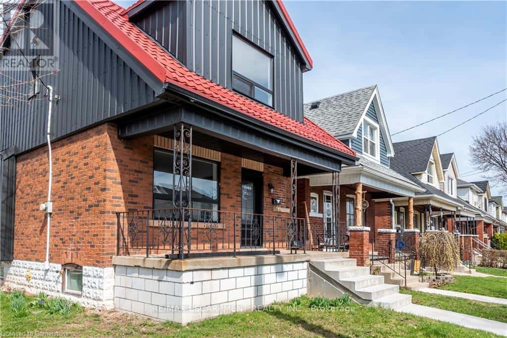 49 CAMERON AVENUE N — Hamilton (Homeside), Ontario - Photo 4 of 40