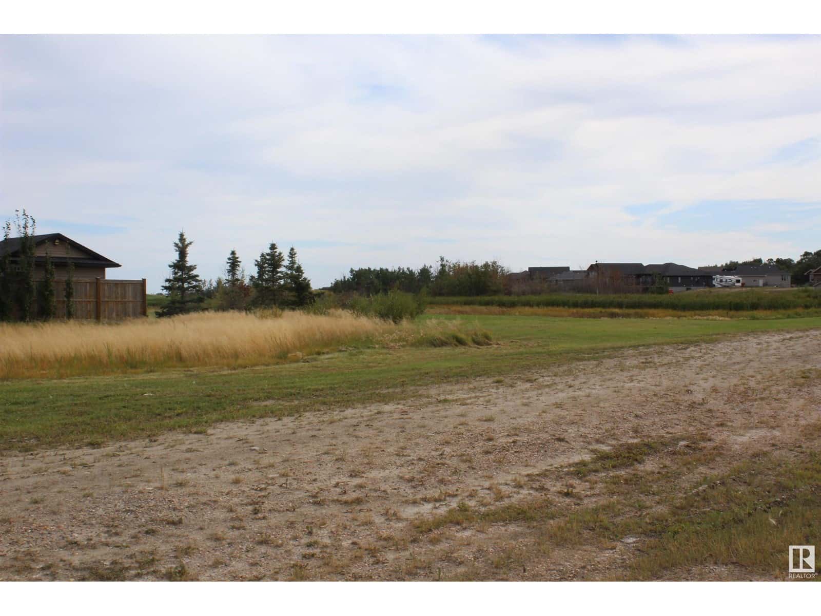 41 Whitetail GR — Mundare, Alberta - Photo 2 of 4