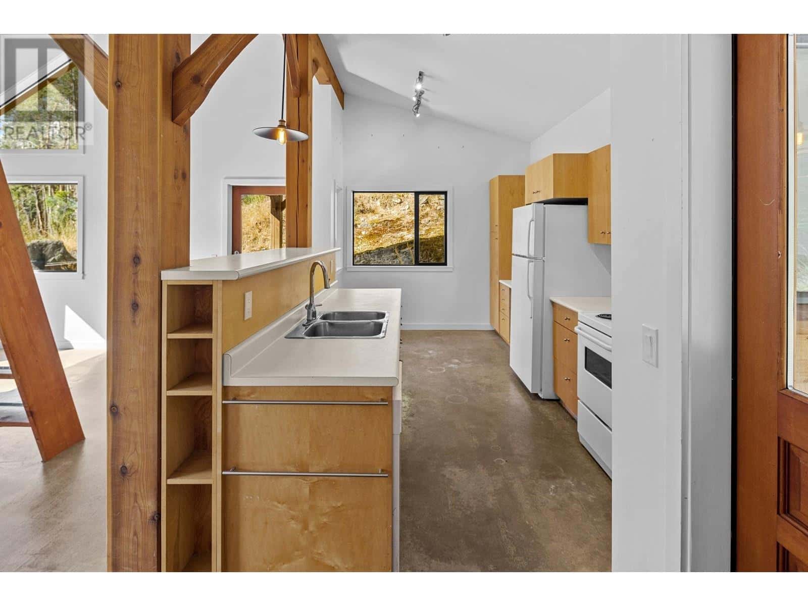 370-400 BAKER ROAD — Salt Spring Island, British Columbia - Photo 5 of 33