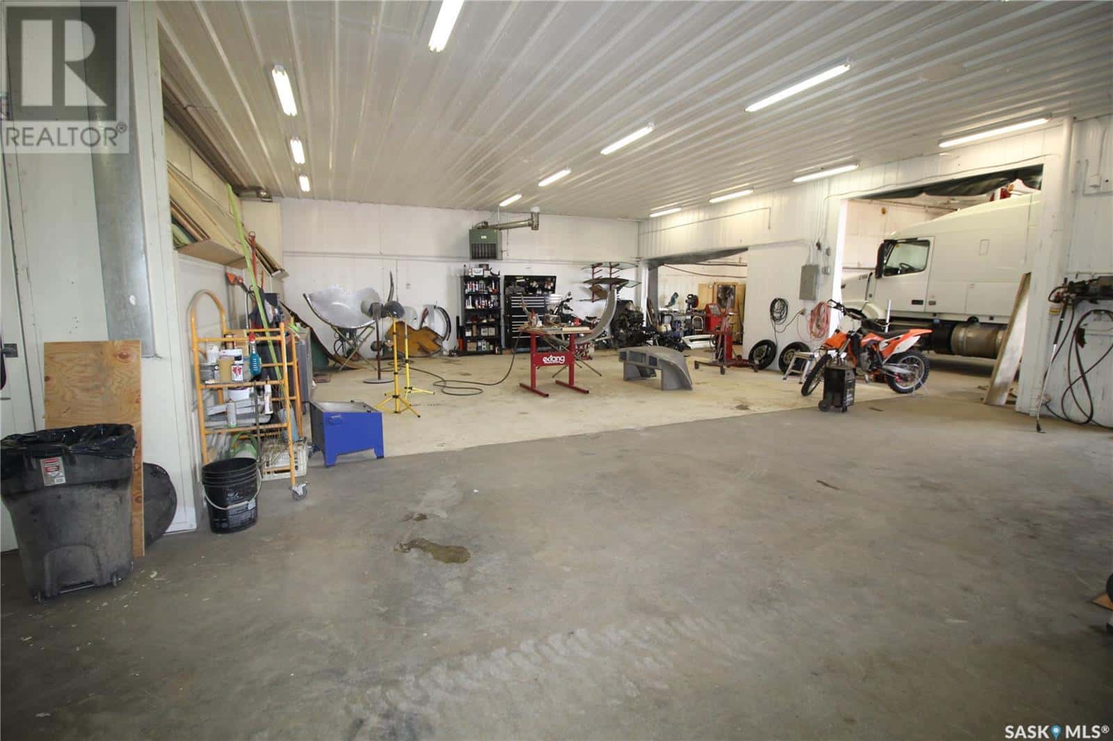 102 5th AVENUE W — Battleford, Saskatchewan - Photo 4 of 13