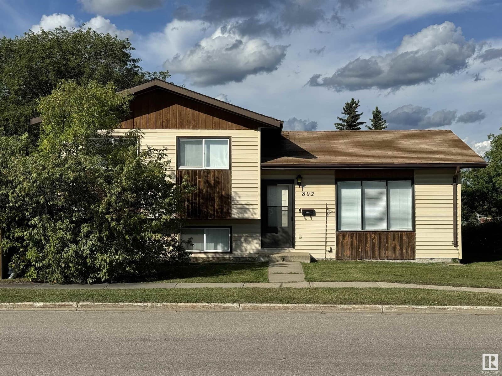 802 16 AV — Cold Lake, Alberta - Main photo