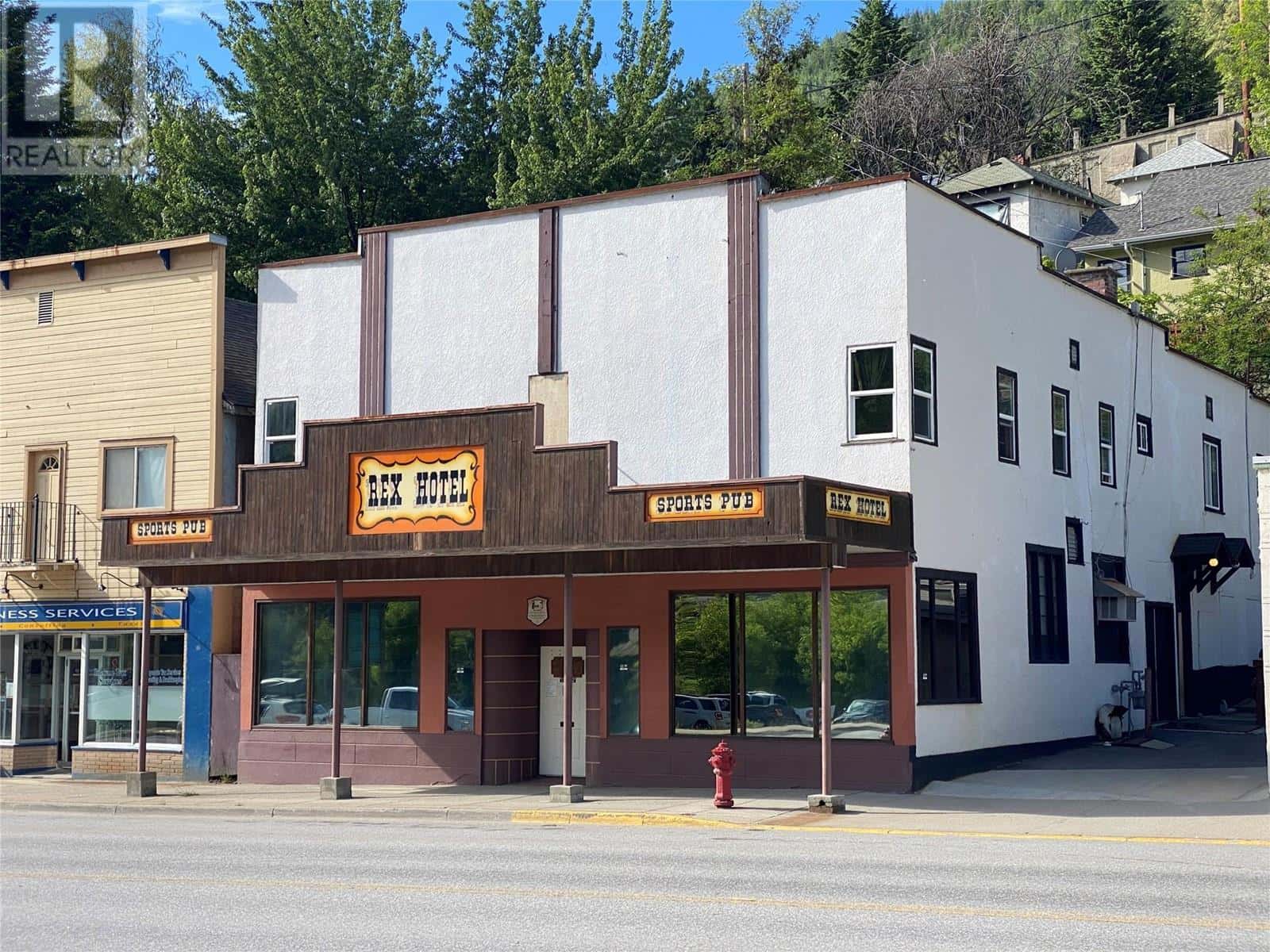 764 ROSSLAND Avenue — Trail, British Columbia - Photo 2 of 19