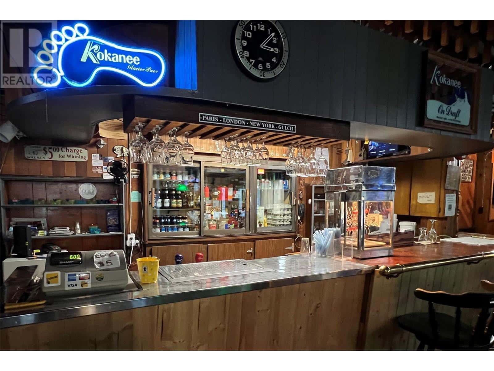 764 ROSSLAND Avenue — Trail, British Columbia - Photo 3 of 19