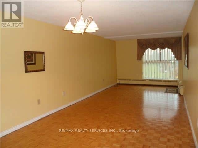 409 - 4689 JANE STREET — Toronto (Black Creek), Ontario - Photo 4 of 17