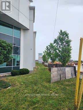 10 - 30 TOPFLIGHT DRIVE — Mississauga (Gateway), Ontario - Photo 3 of 19