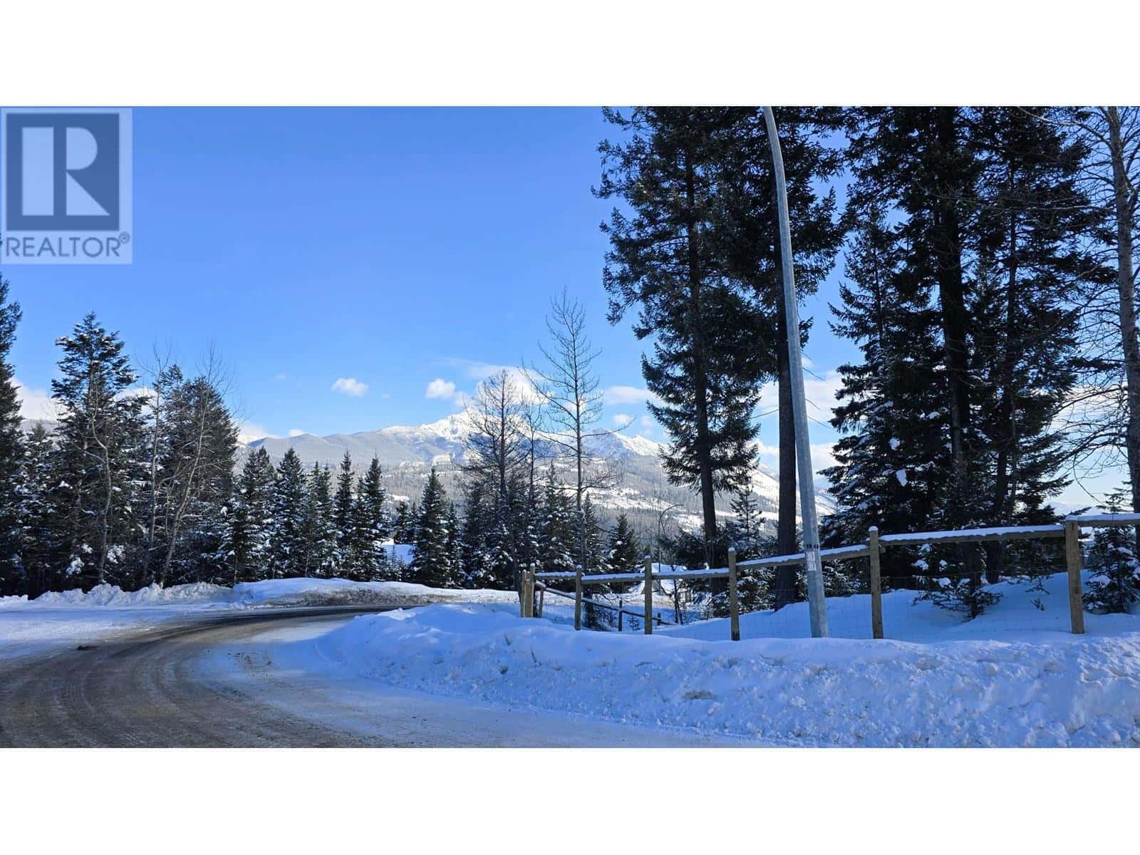 754 BALMER Crescent — Elkford, British Columbia - Photo 2 of 5