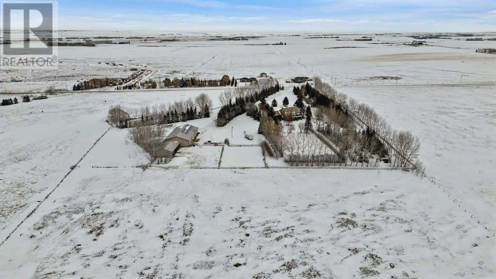 4;25;24;26 NE 244046 Range Road 251 — Rural Wheatland County, Alberta - Photo 3 of 7