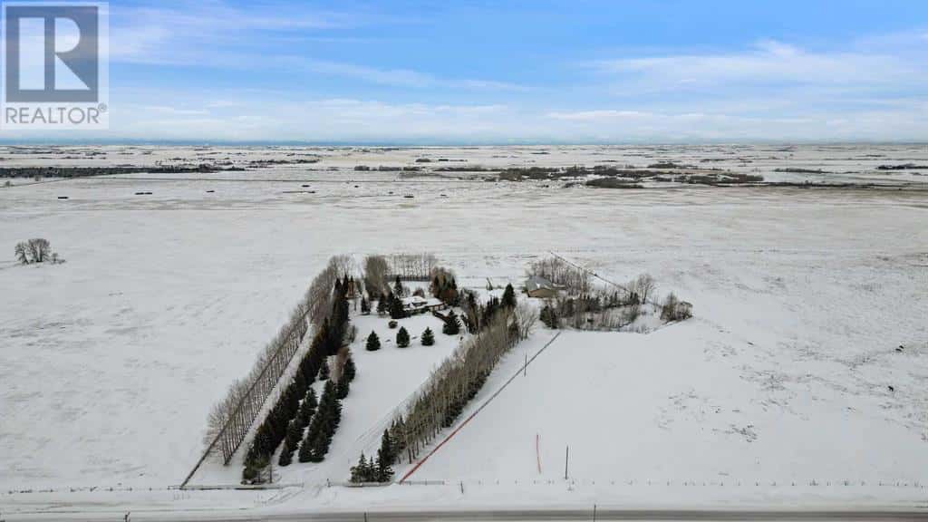 4;25;24;26 NE 244046 Range Road 251 — Rural Wheatland County, Alberta - Photo 4 of 7