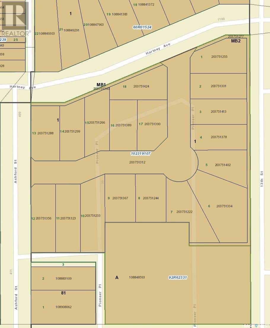 32 KENNEY CRESCENT — Weyburn, Saskatchewan - Photo 3 of 9