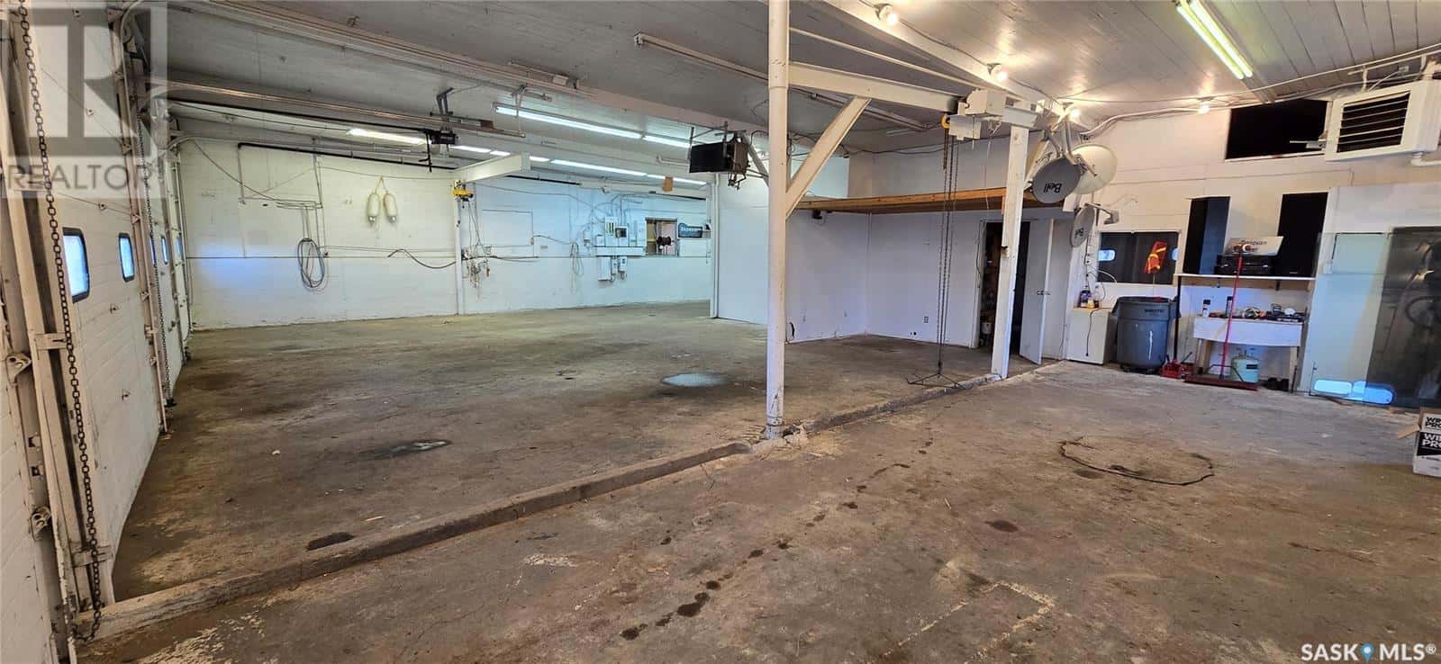 218 3rd STREET — Estevan, Saskatchewan - Photo 4 of 7