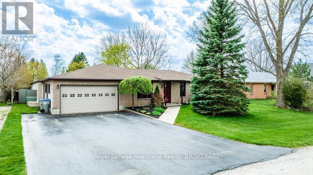 4 DUCHARME CRESCENT — Bluewater (Bayfield), Ontario - Main photo