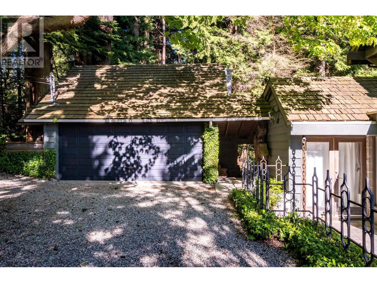 3581 BEACH AVENUE — Roberts Creek, British Columbia - Photo 4 of 40