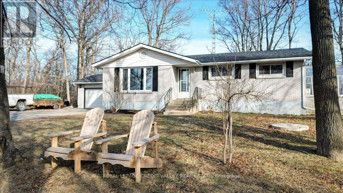 170 CROFTON ROAD N — Prince Edward County (Sophiasburg Ward), Ontario - Photo 2 of 38