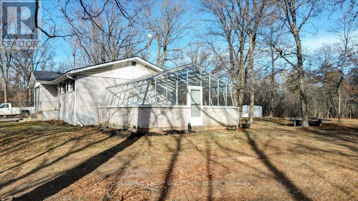 170 CROFTON ROAD N — Prince Edward County (Sophiasburg Ward), Ontario - Photo 3 of 38