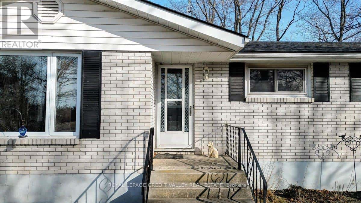 170 CROFTON ROAD N — Prince Edward County (Sophiasburg Ward), Ontario - Photo 4 of 38