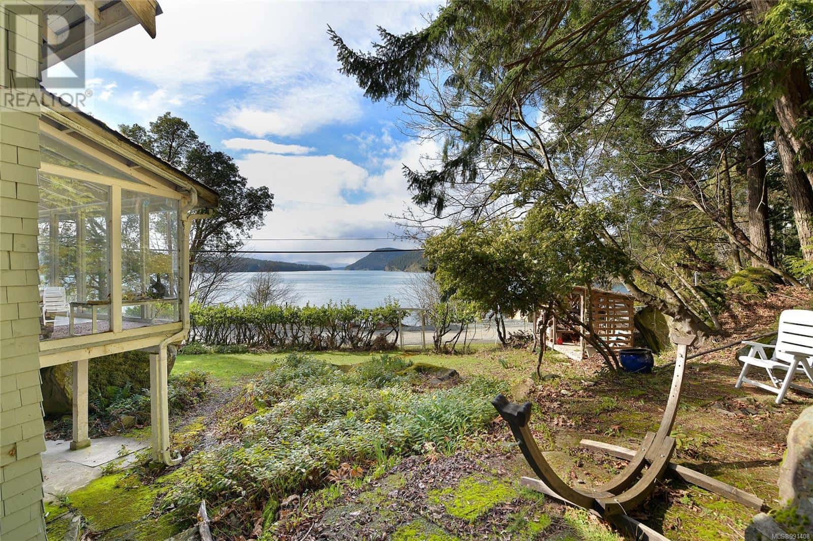 348 Georgina Point Rd — Mayne Island, British Columbia - Photo 4 of 55