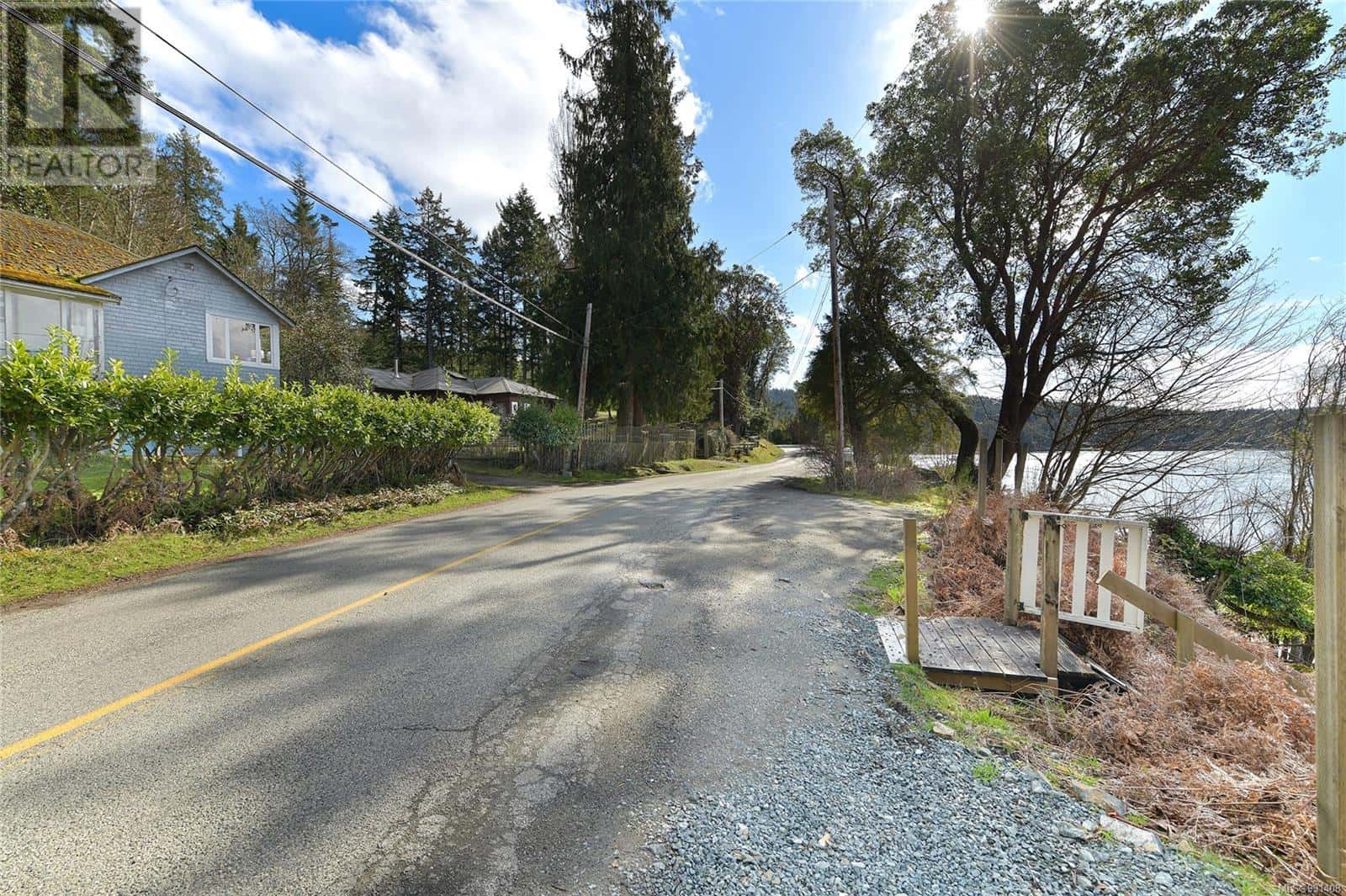 348 Georgina Point Rd — Mayne Island, British Columbia - Photo 5 of 55