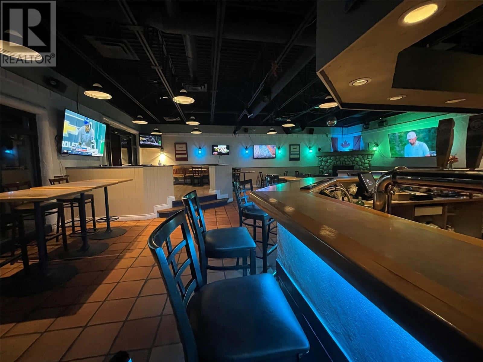 401 Broadway Street — Nakusp, British Columbia - Photo 3 of 47