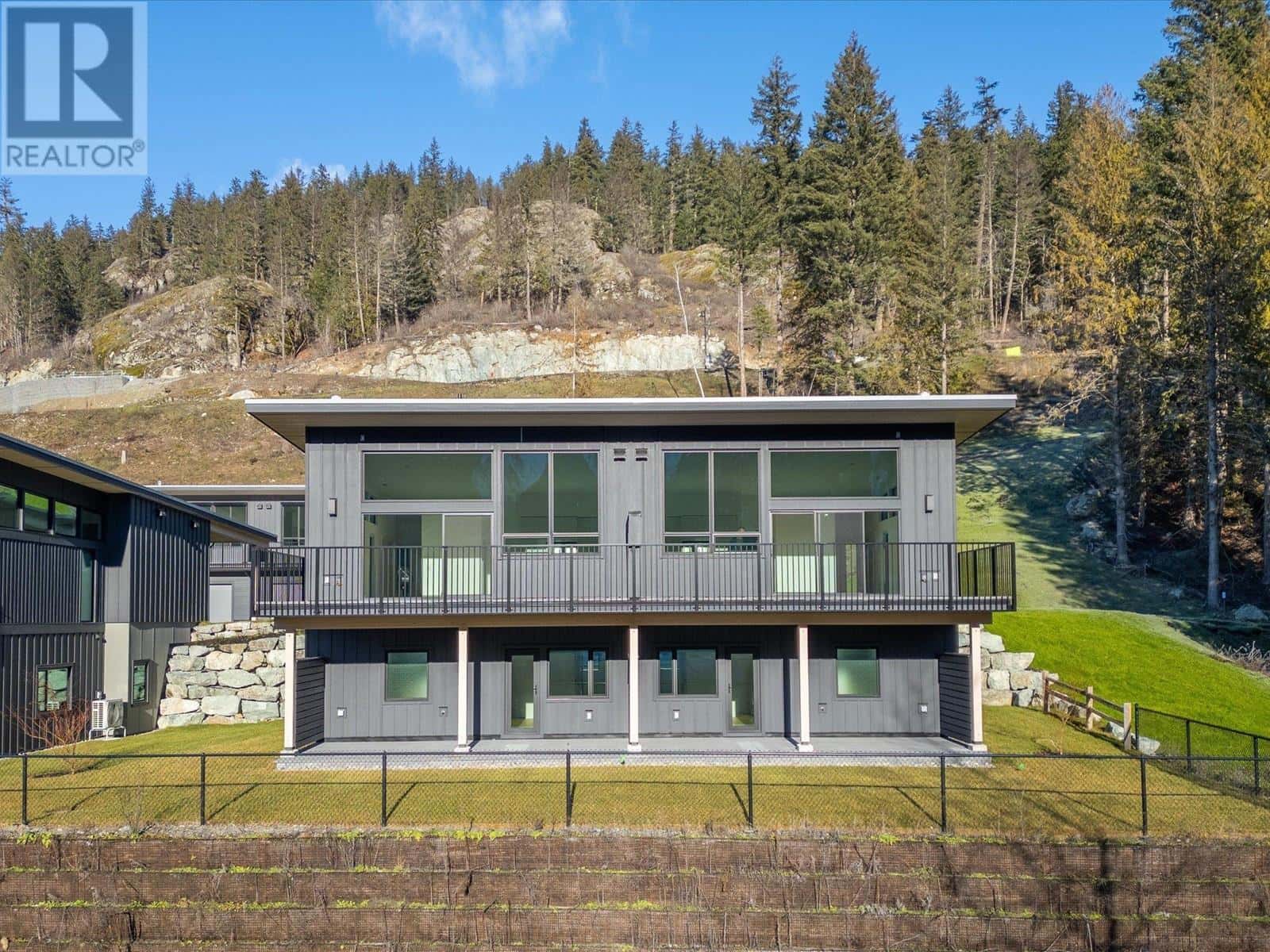 25 4000 SUNSTONE WAY — Pemberton, British Columbia - Photo 2 of 30