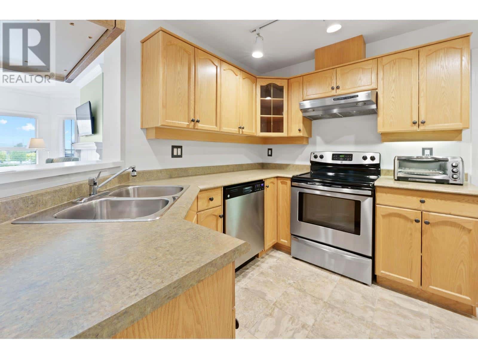 306 12464 191B STREET — Pitt Meadows, British Columbia - Photo 2 of 34